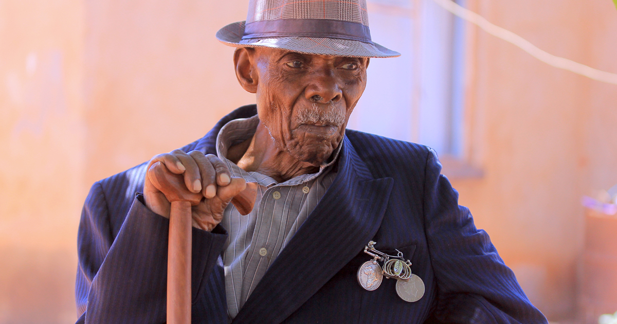 R172 million parade — but no lift for a 107-year-old veteran