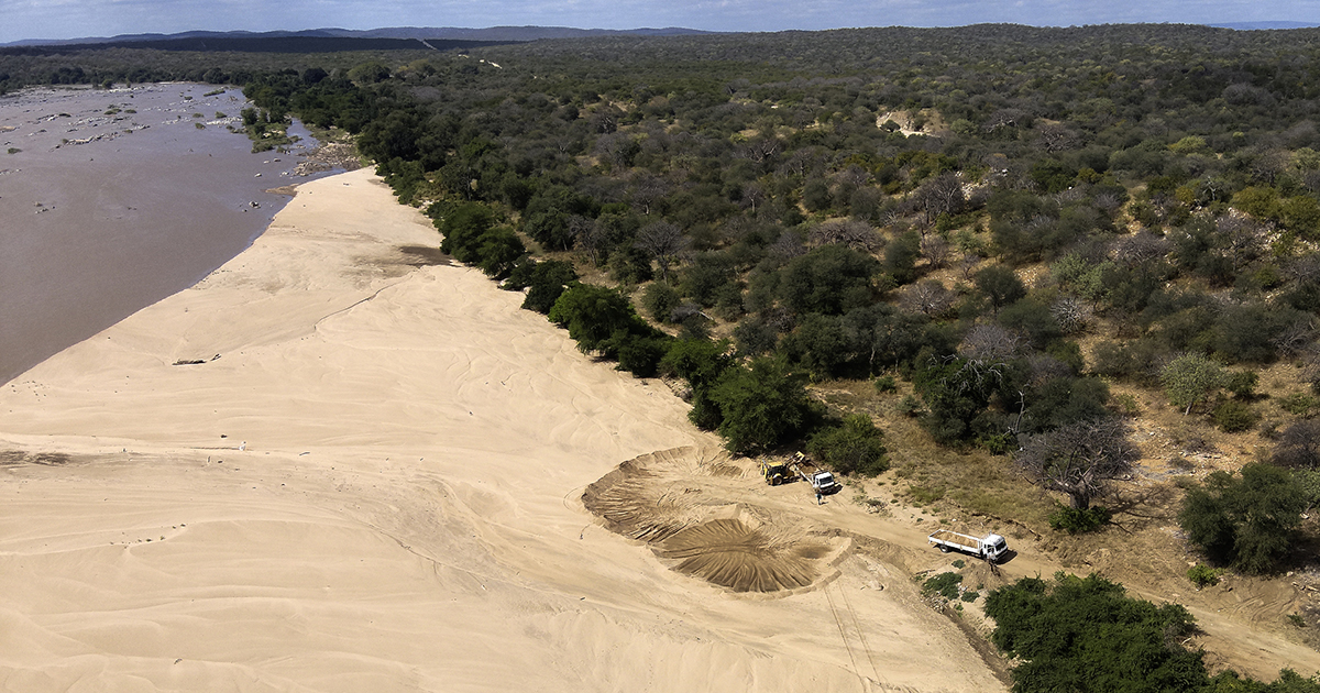 Sand mining continues on banks of Limpopo, despite court orders