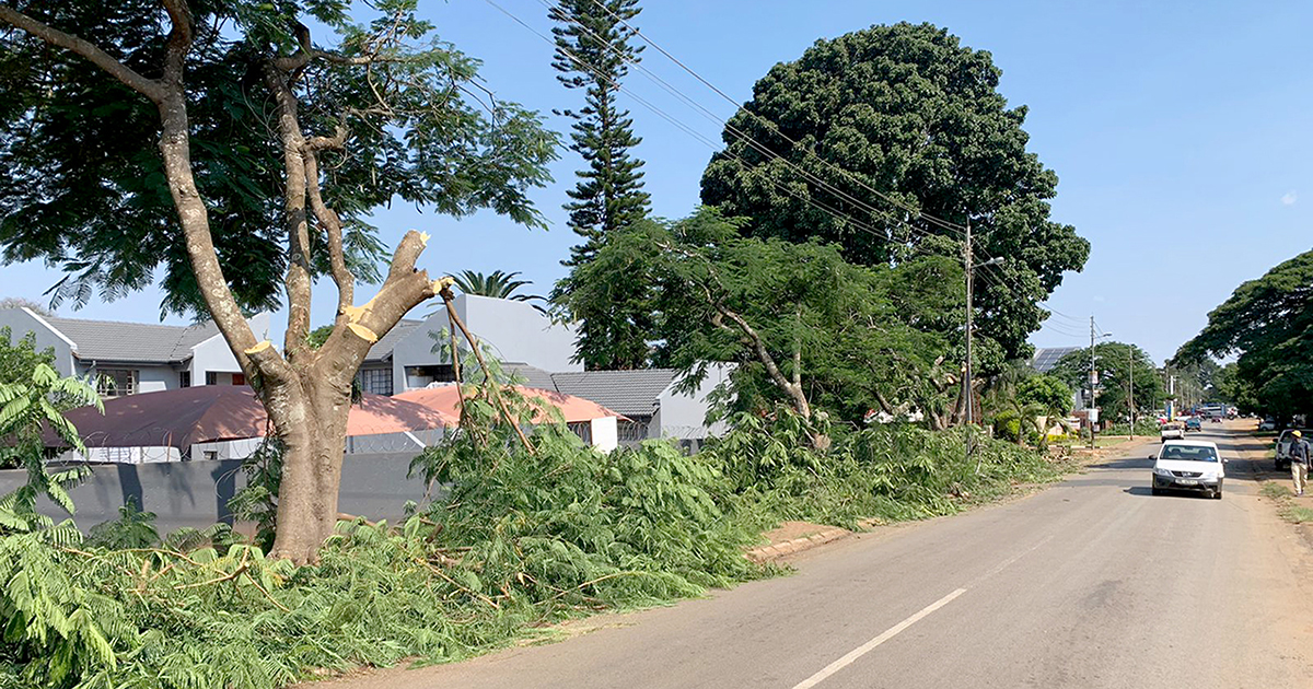 Verwoesting laat inwoners warm onder die kraag