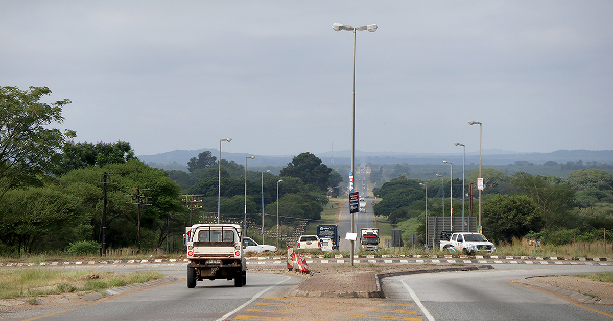 While SANRAL and municipality quibble, darkness at traffic circle prevails