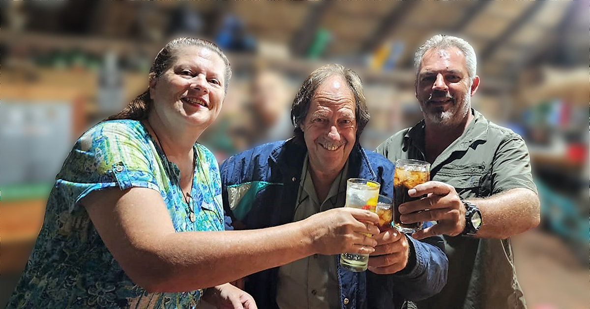 Dave sit vir vier dae agter tralies oor sy paspoort