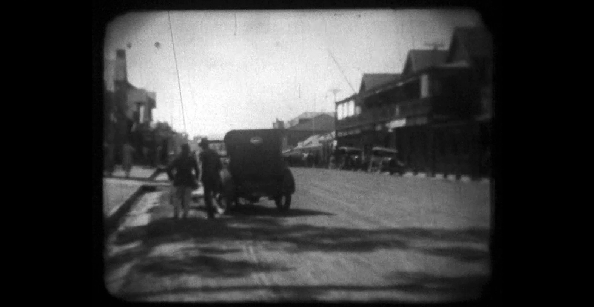 Watch: Oom Willem enjoys some monkey business and visits a few Anglo-Boer-War landmarks (Film 7)