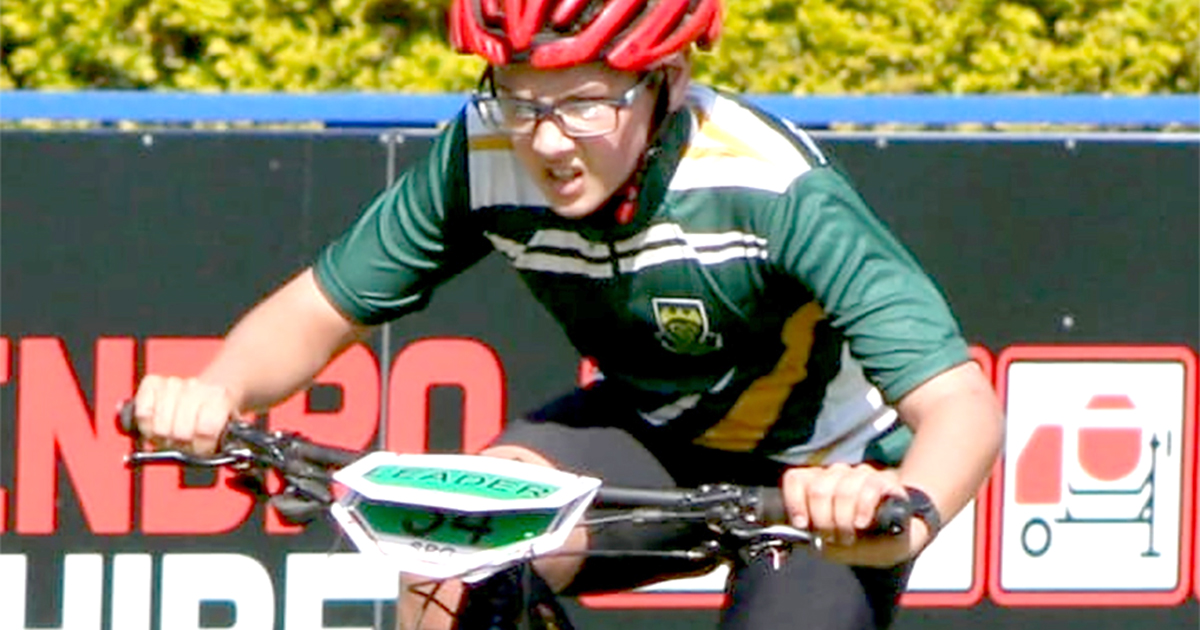 Vyftien podiumplekke vir jong trappers by Tom Naudé